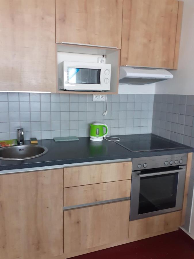 Km House černý Most