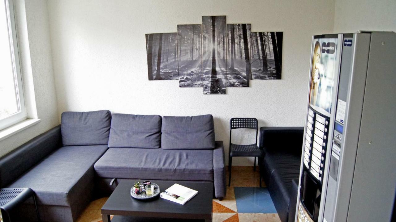 Hostel Km House černý Most Praha