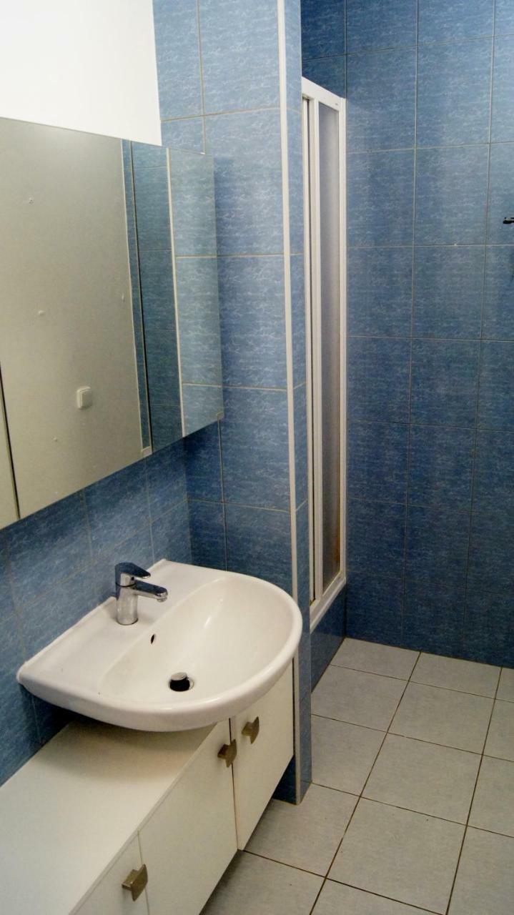 Km House černý Most *