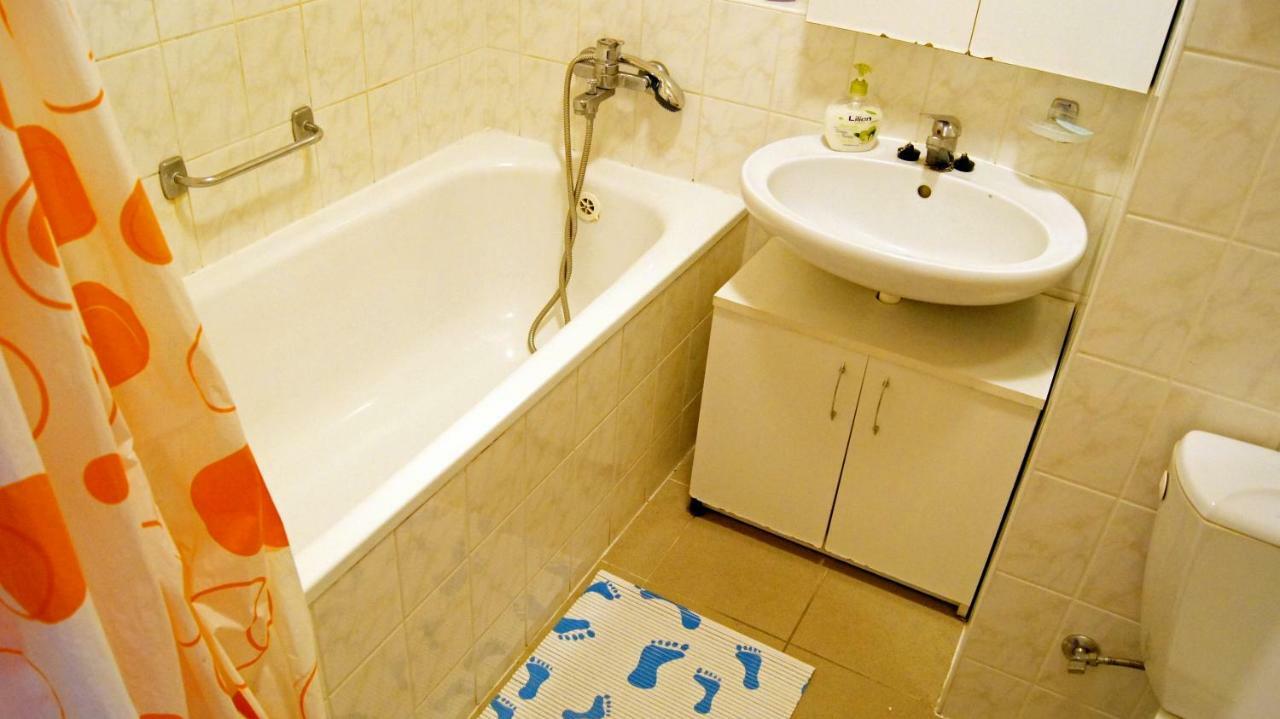 Hostel Km House černý Most Praha