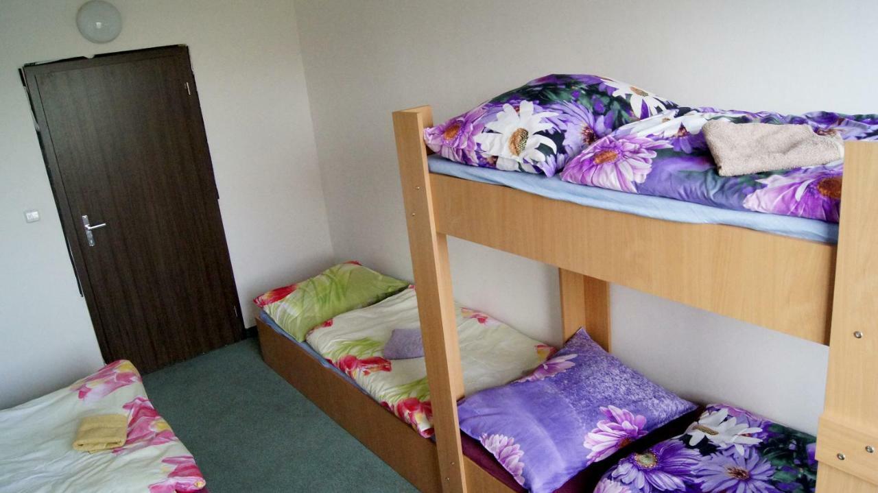 Hostel Km House černý Most Praha