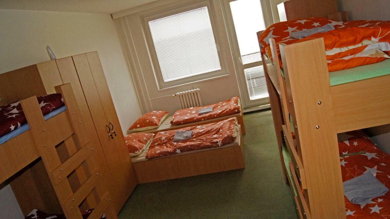 Km House černý Most Hostel *