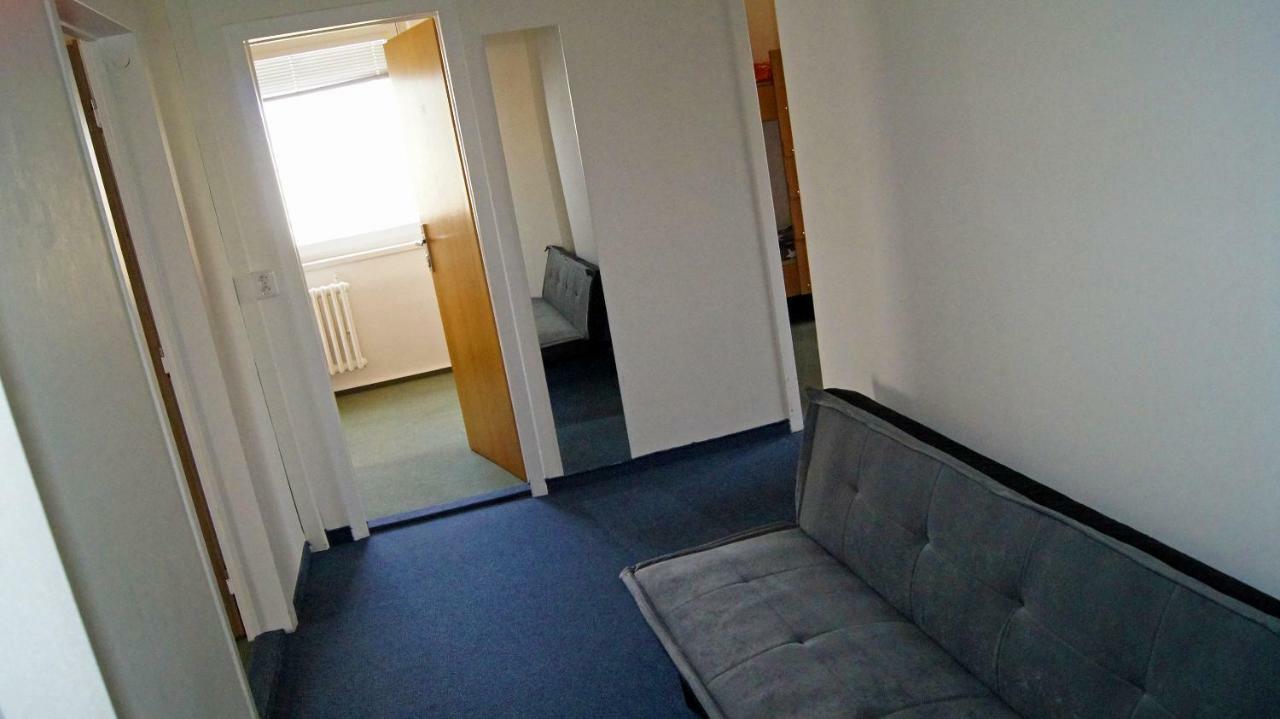 Hostel Km House černý Most *