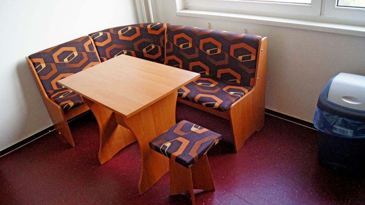 Hostel Km House černý Most