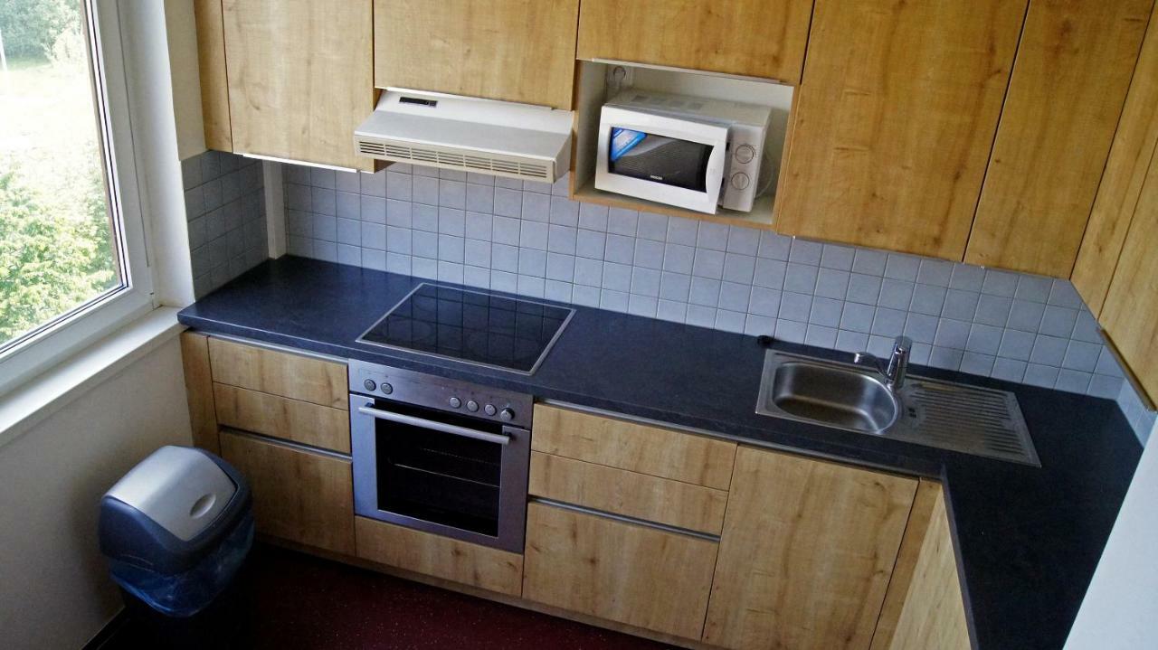 Km House černý Most Hostel