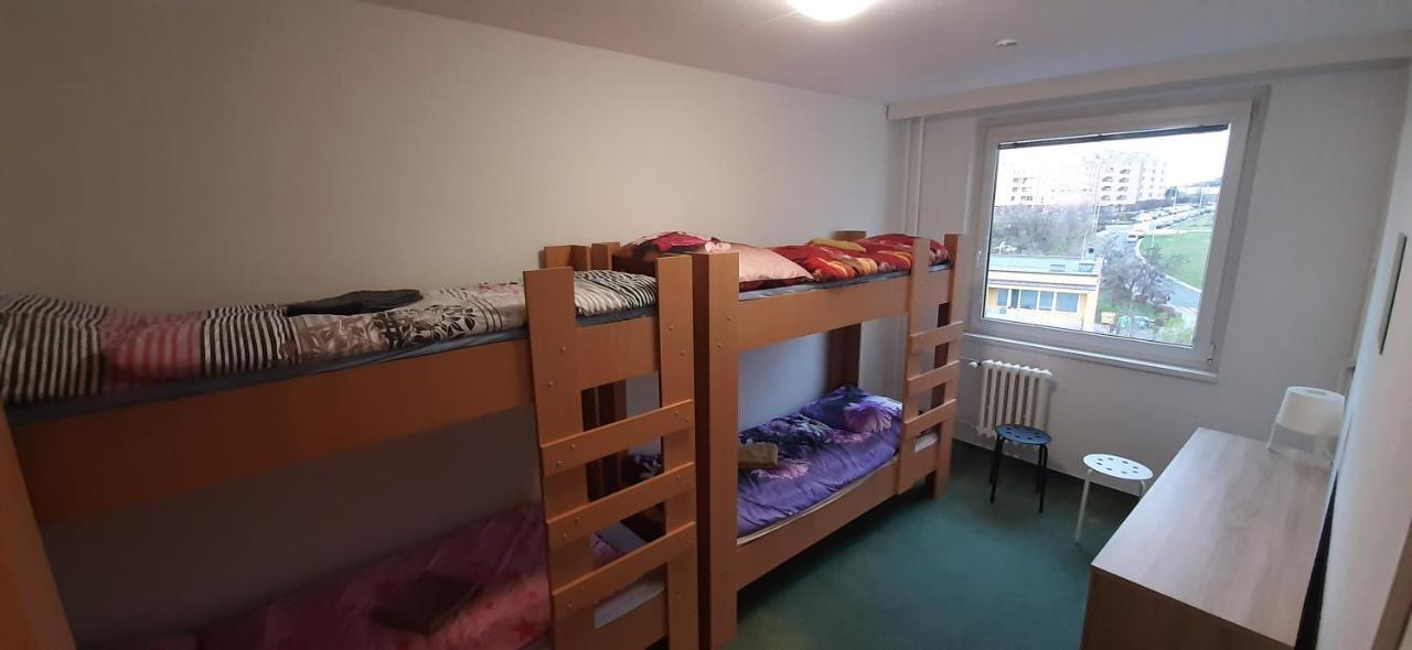 Km House černý Most Hostel